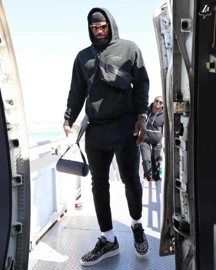 欧联赛程吃紧；华盛顿奇才赛前官宣签约；话题不断；赛程密集仍需轮换的简单介绍